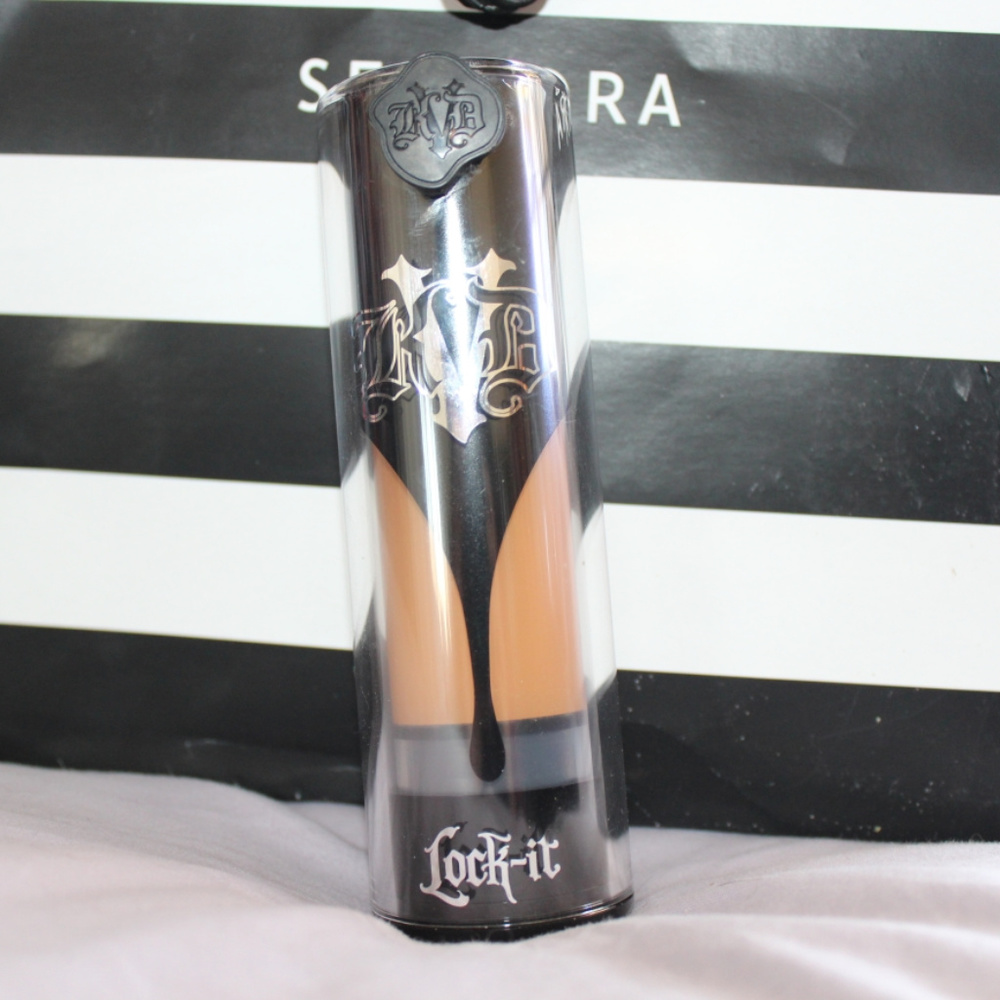 Kat Von D Medium 65 WARM foundation